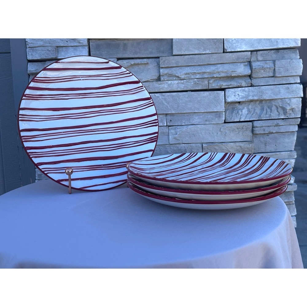 Oneida Holiday Tidings 9.25 Salad Dinner Plate Red White Stripes Set of 2
